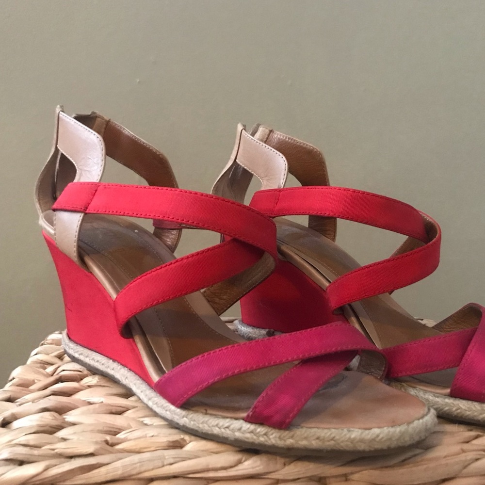 Fendi Espadrille Zipper Back Wedges Size 7